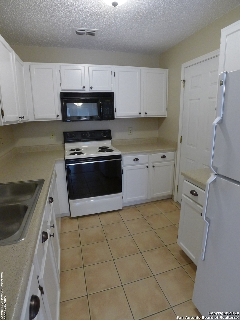 703 Meadow Gate Converse TX 78109