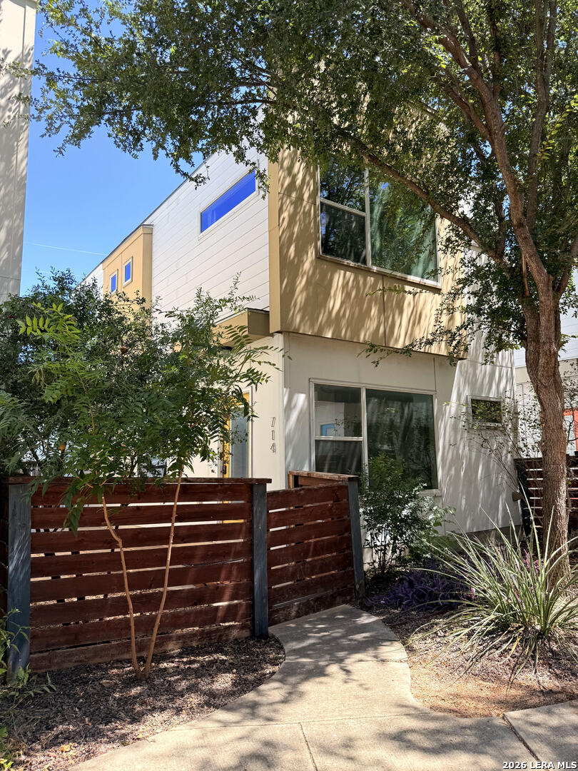 714 N Cherry Street San Antonio TX 78202