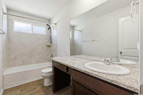 1042 Andean Emerald San Antonio TX 78253