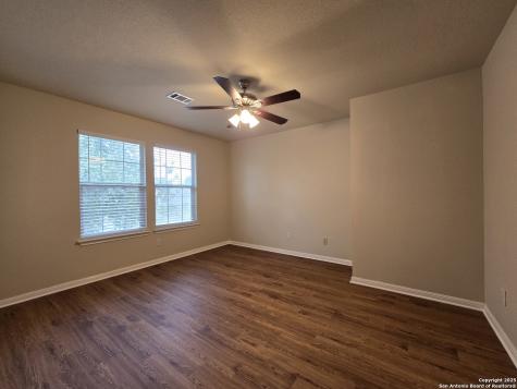137 Hidden Fawn Cibolo TX 78108