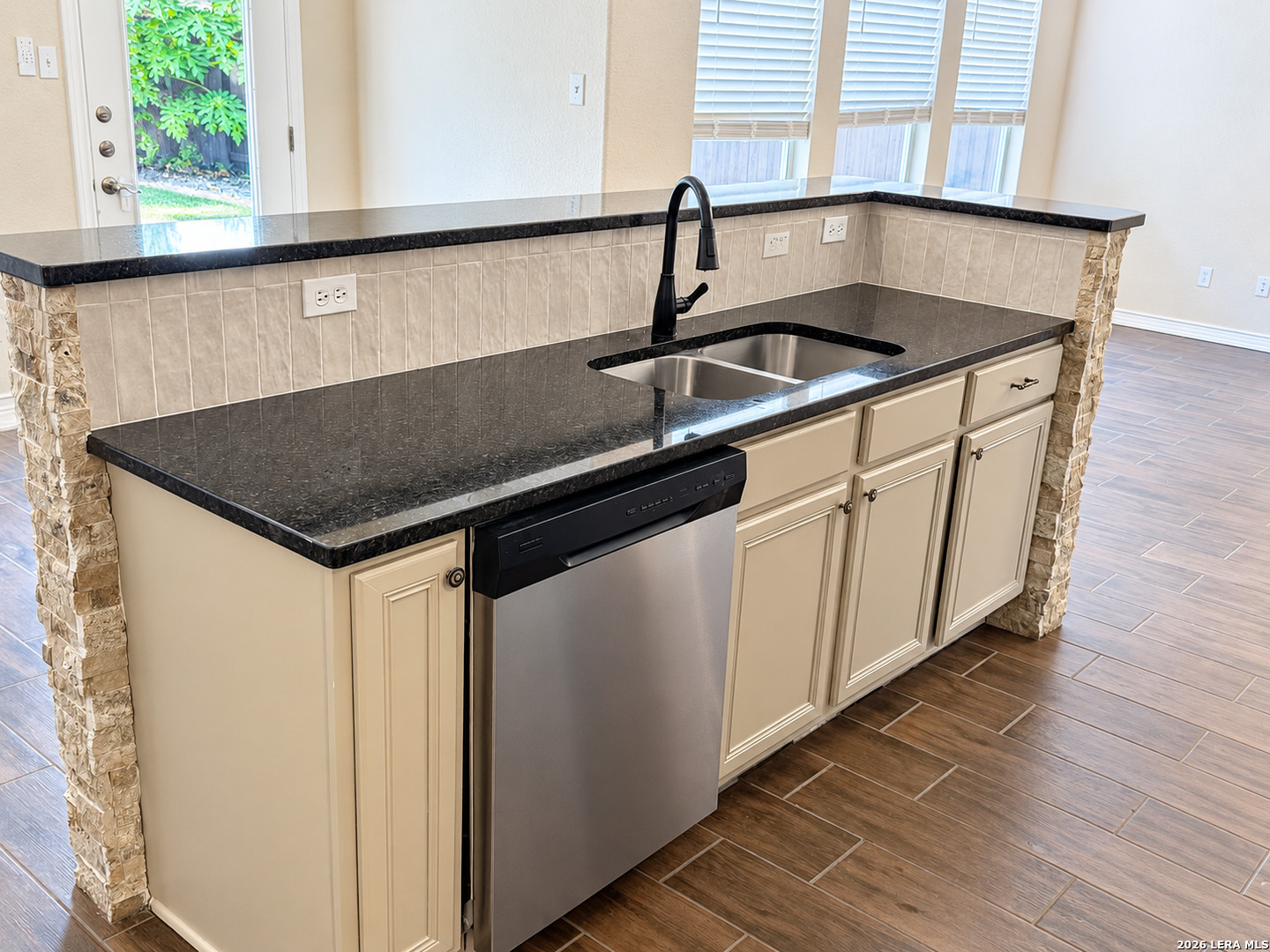 1355 Pinnacle Falls San Antonio TX 78260