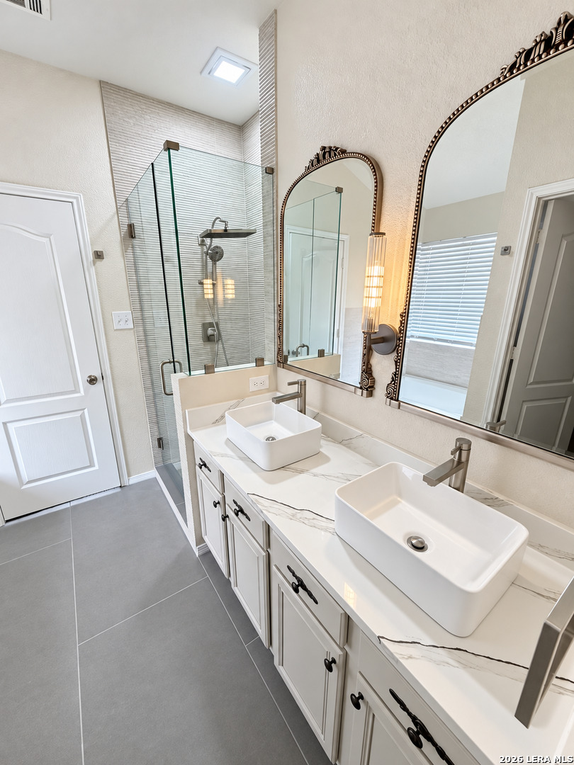 1355 Pinnacle Falls San Antonio TX 78260