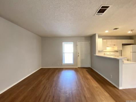 5225 Meadow Field San Antonio TX 78250