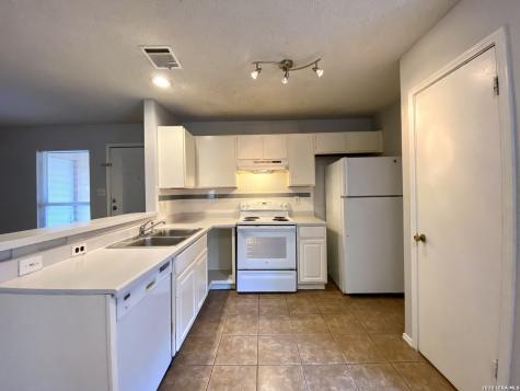 5225 Meadow Field San Antonio TX 78250