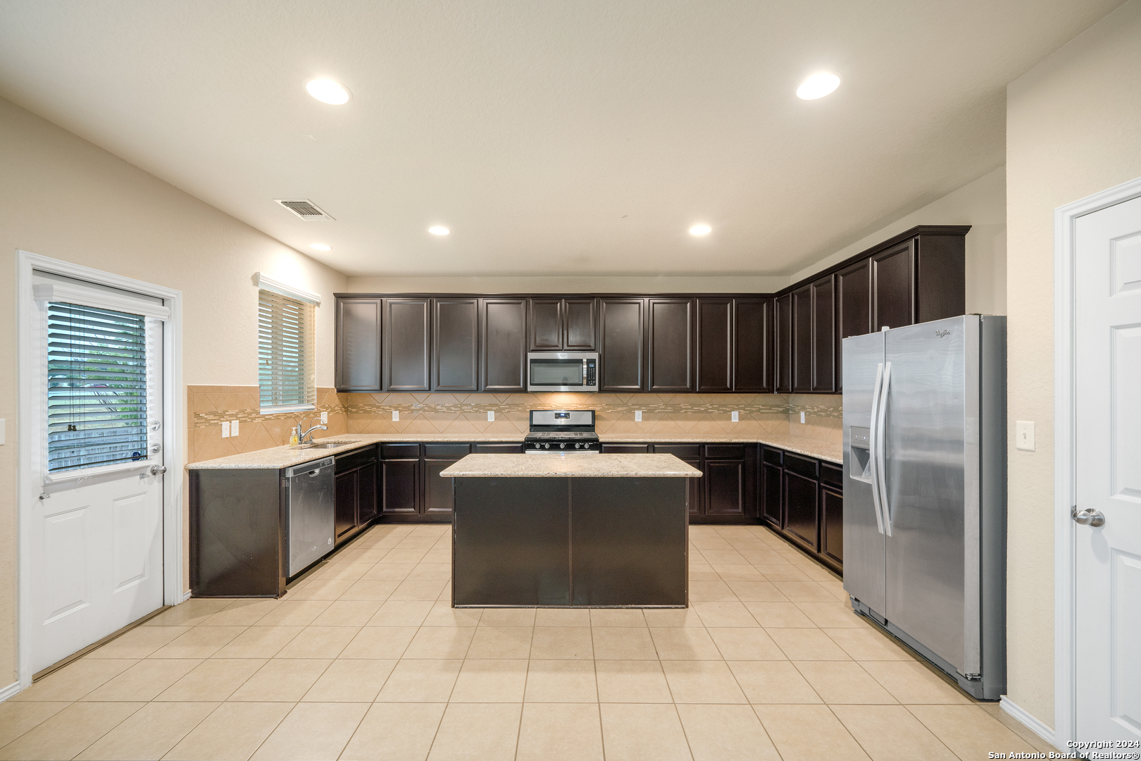 2415 Camberly View Converse TX 78109
