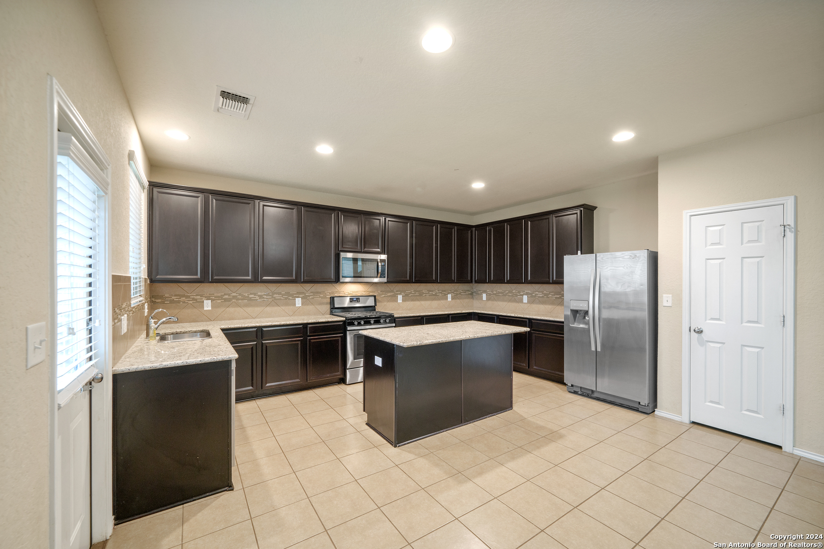 2415 Camberly View Converse TX 78109