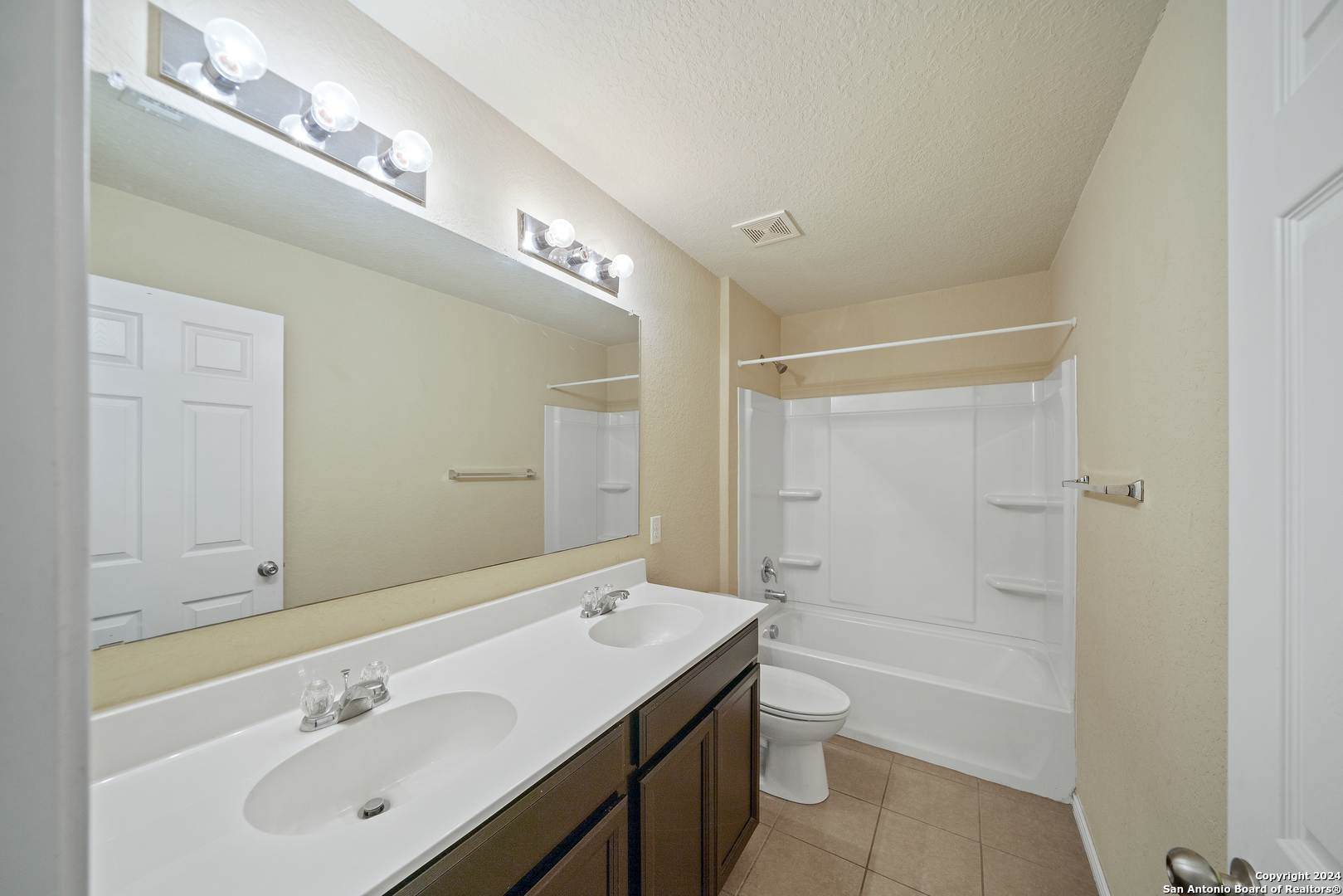 2415 Camberly View Converse TX 78109