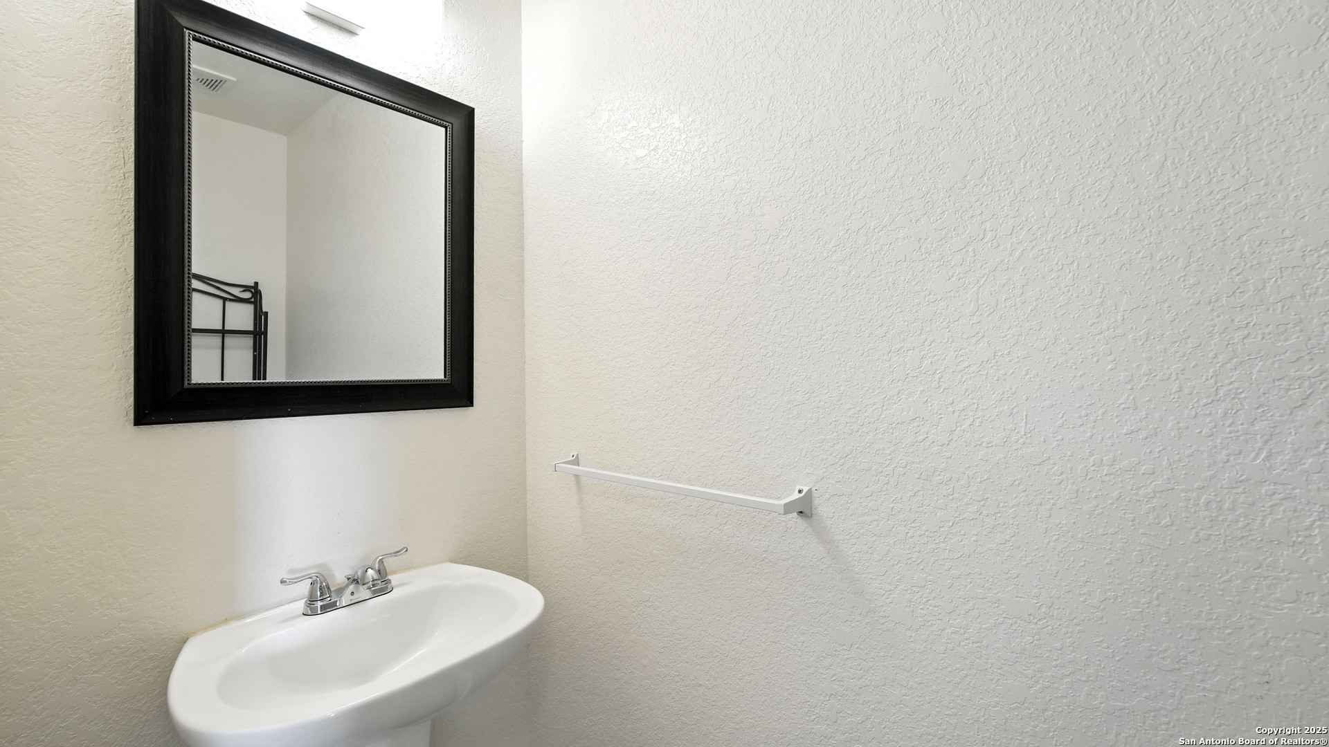 209 Hinge Cibolo TX 78108