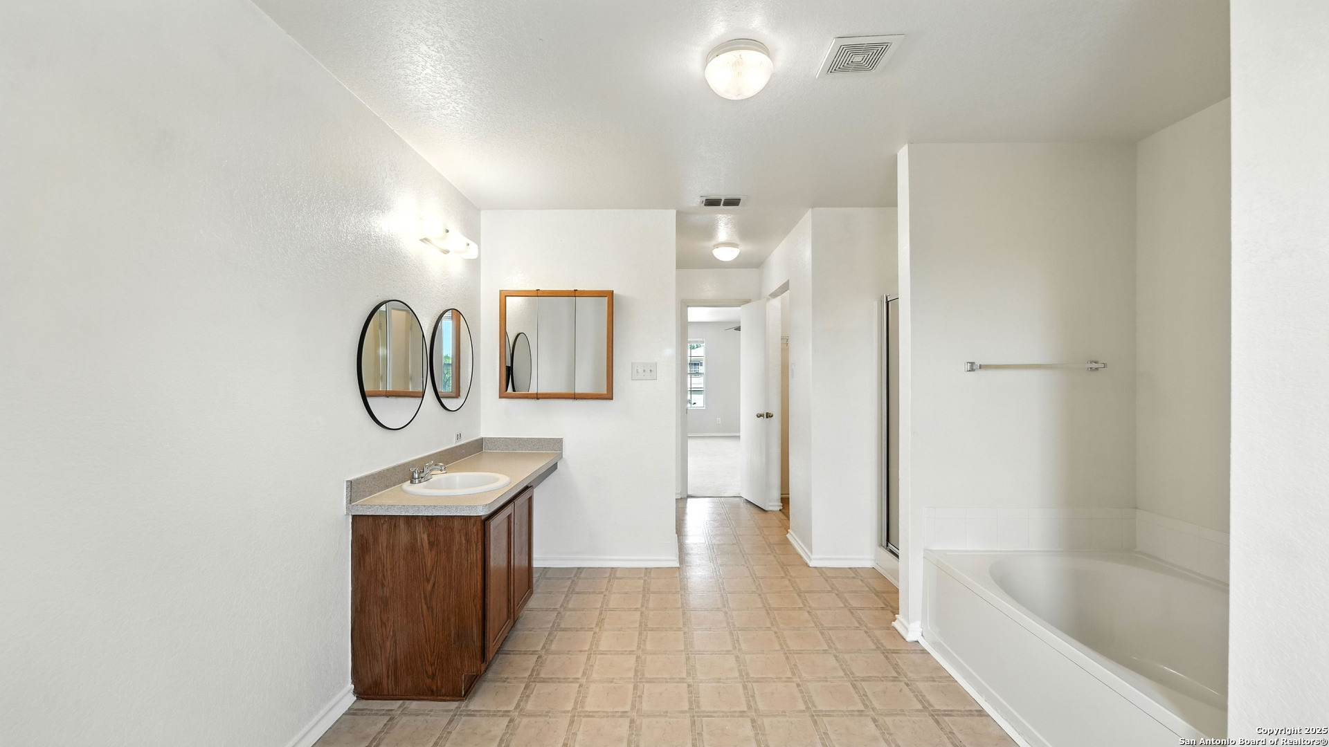 209 Hinge Cibolo TX 78108