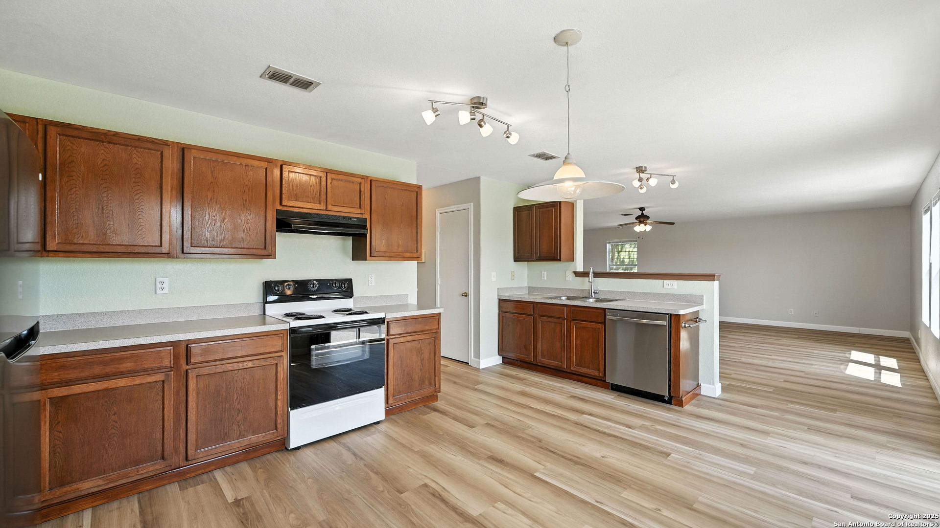 209 Hinge Cibolo TX 78108