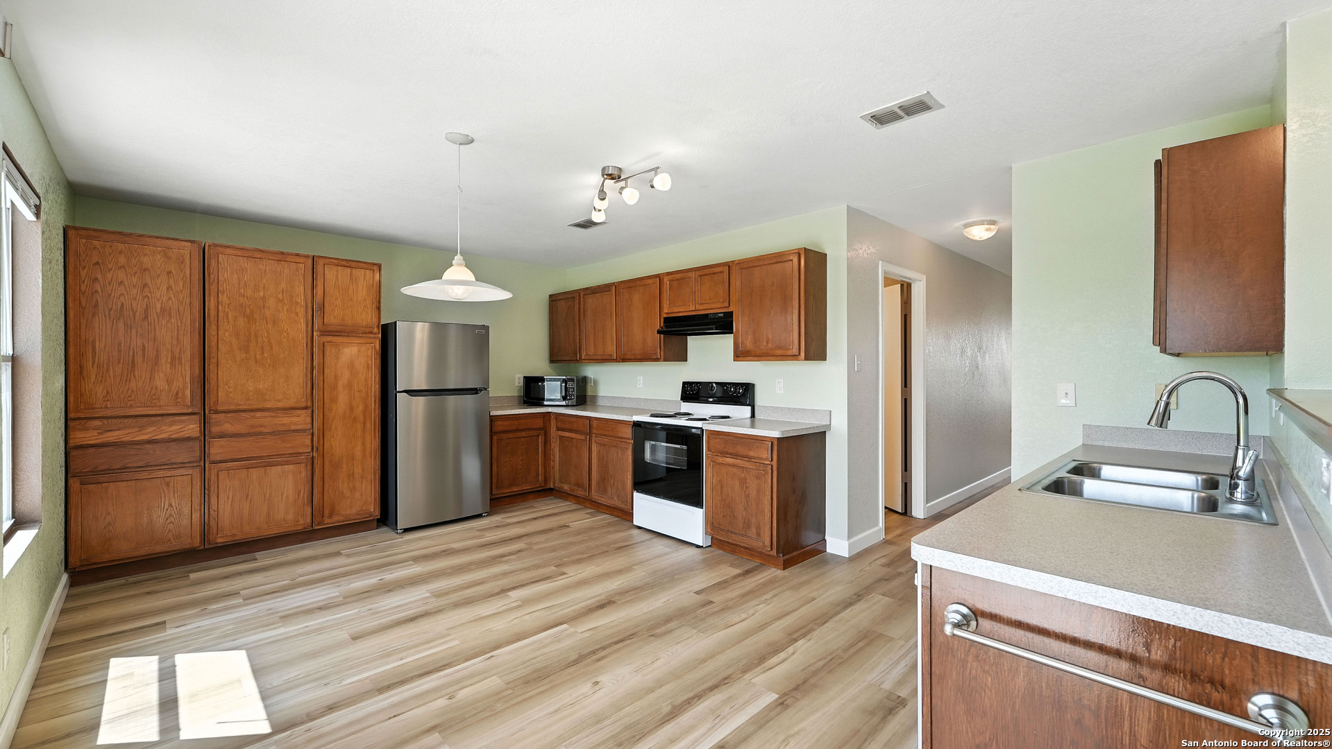 209 Hinge Cibolo TX 78108