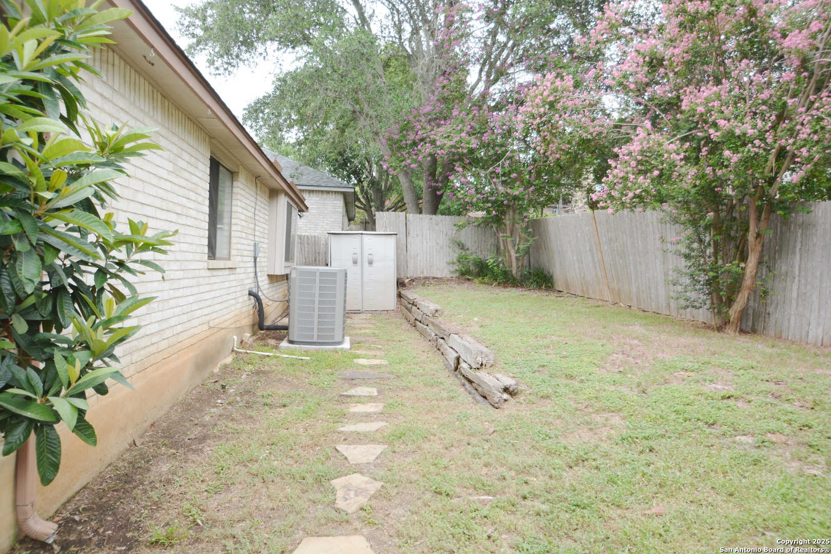 1011 Hedgestone Drive San Antonio TX 78258