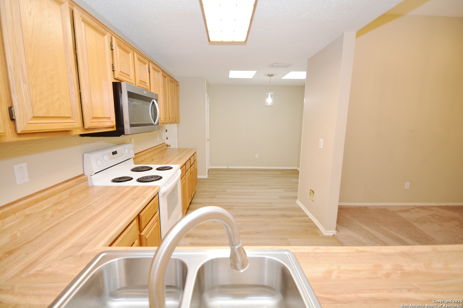 1011 Hedgestone Drive San Antonio TX 78258