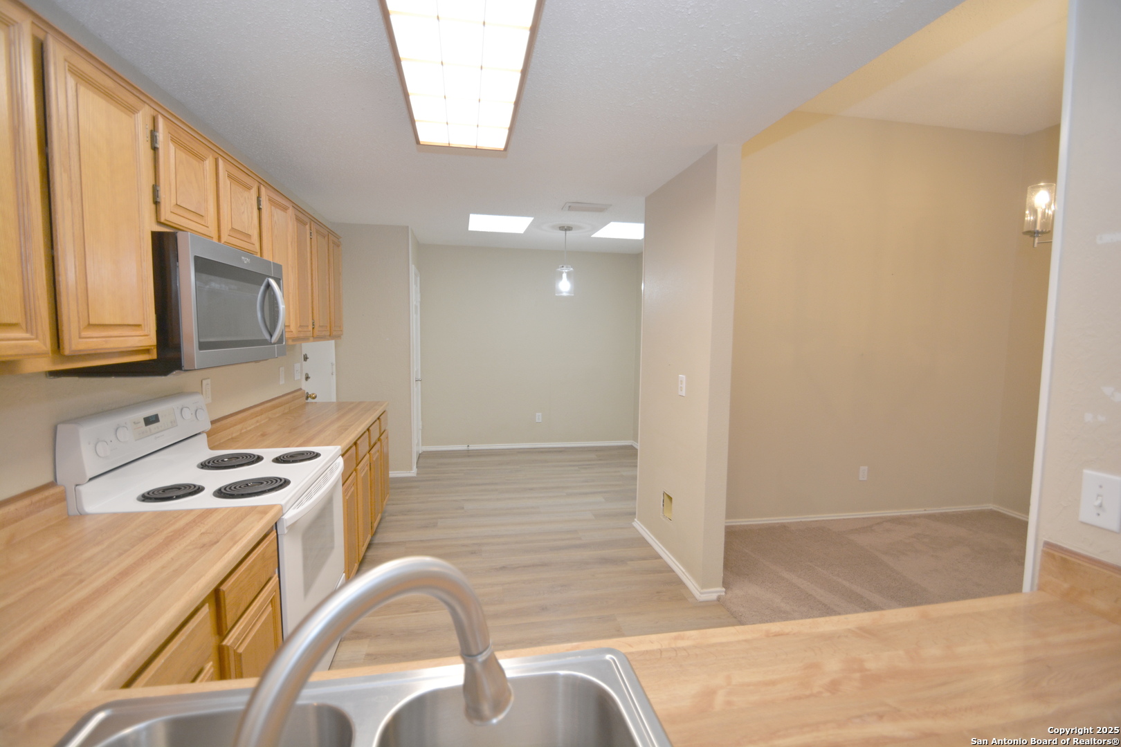 1011 Hedgestone Drive San Antonio TX 78258