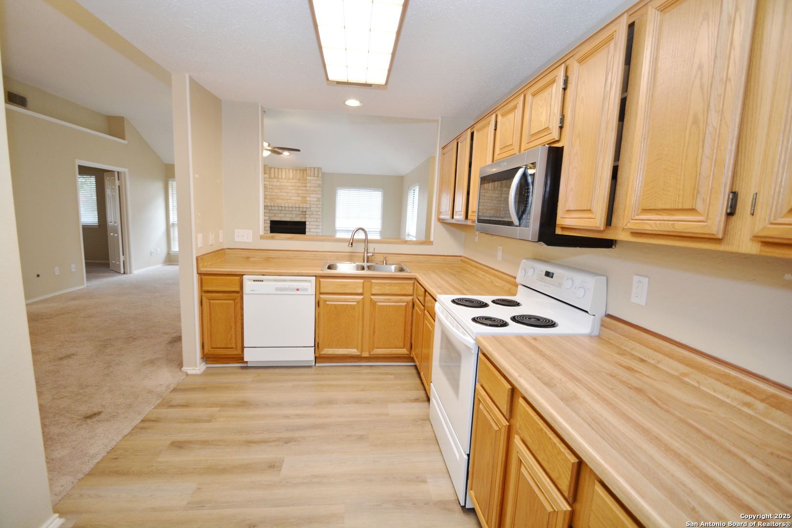 1011 Hedgestone Drive San Antonio TX 78258