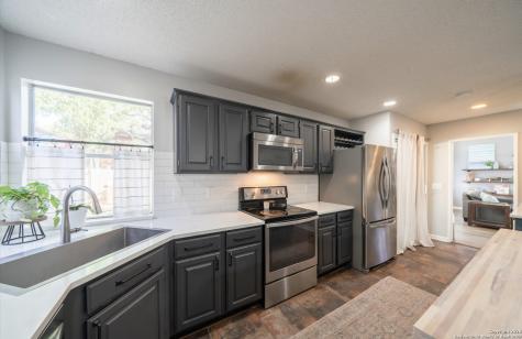 2435 Pendant Oak San Antonio TX 78232