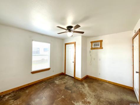 573 Texas 97 Floresville TX 78114