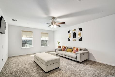 8863 Grey Elm Elmendorf TX 78112