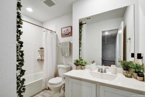 8863 Grey Elm Elmendorf TX 78112