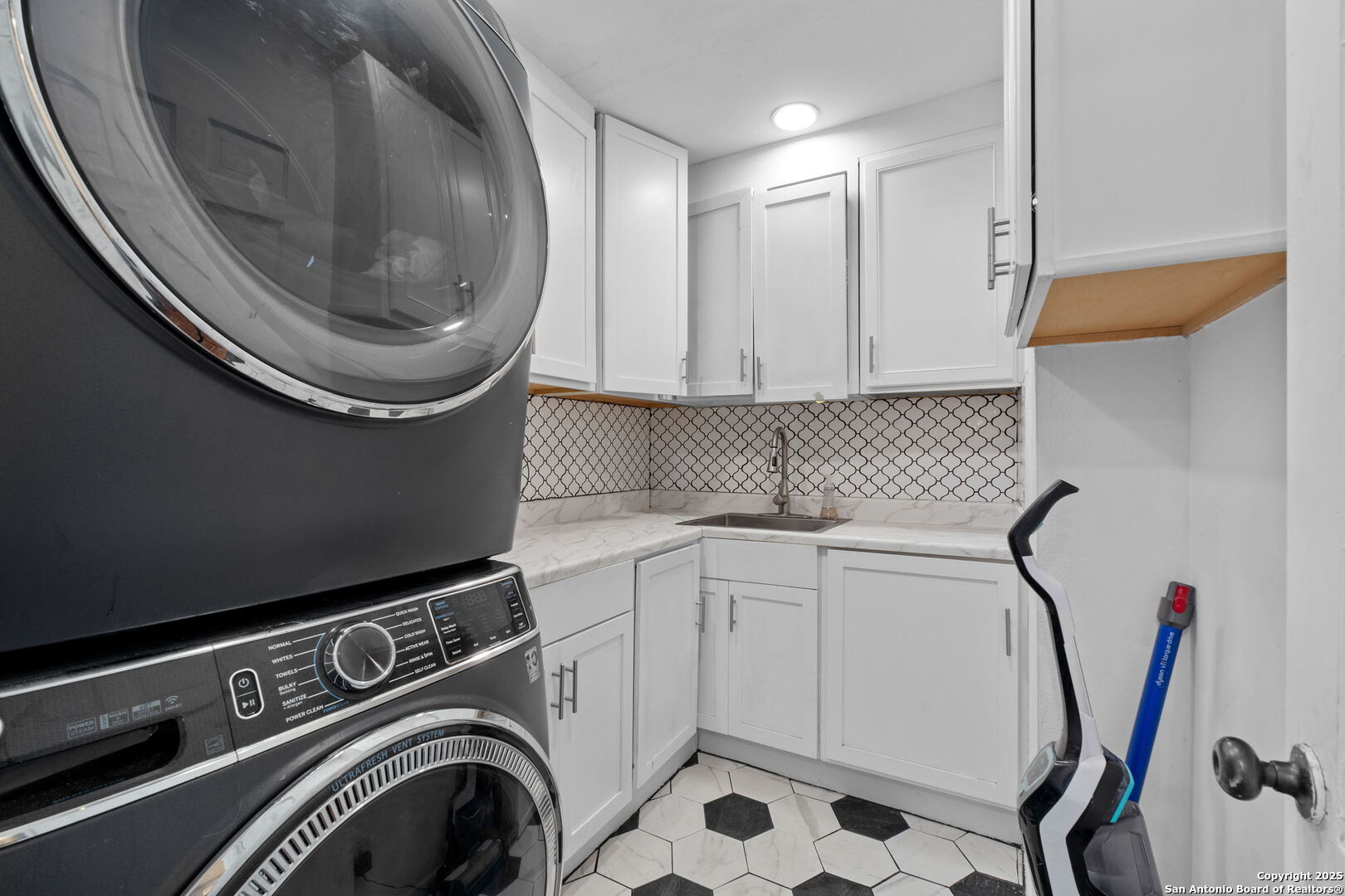 303 Harrison Alamo Heights TX 78209