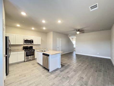 7822 Savannah Brooks Live Oak TX 78233