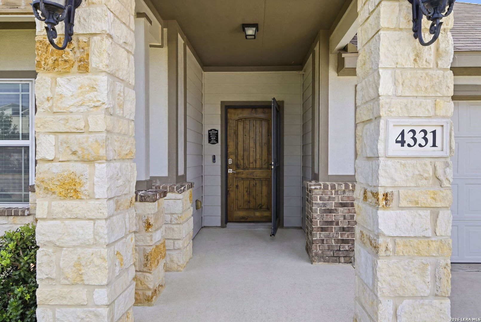 4331 W Vasquez Circle Converse TX 78109