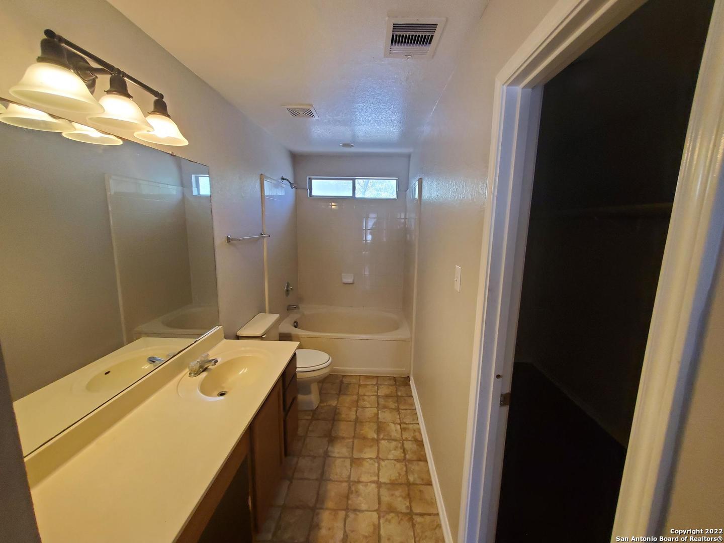 1411 Ambush Creek San Antonio TX 78245