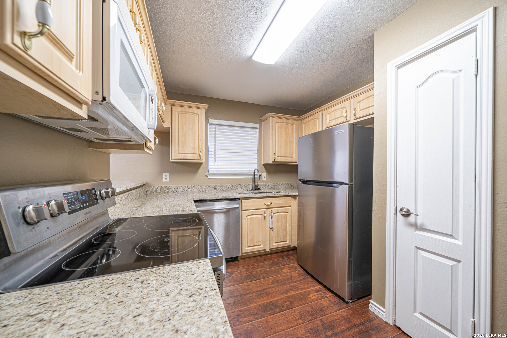 821 Meadow Stone Converse TX 78109