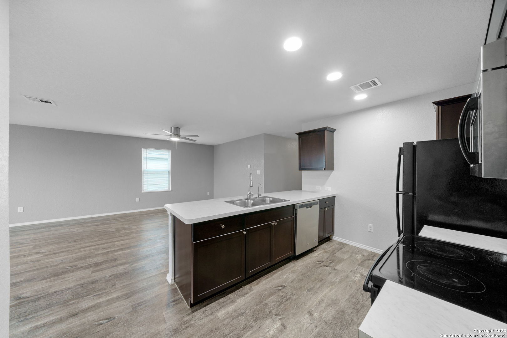 5914 Sunshine Summit Converse TX 78109