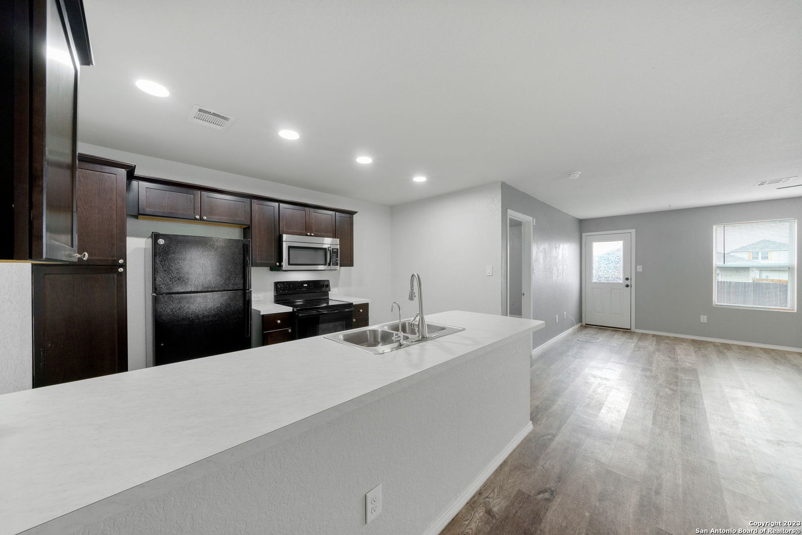 5914 Sunshine Summit Converse TX 78109
