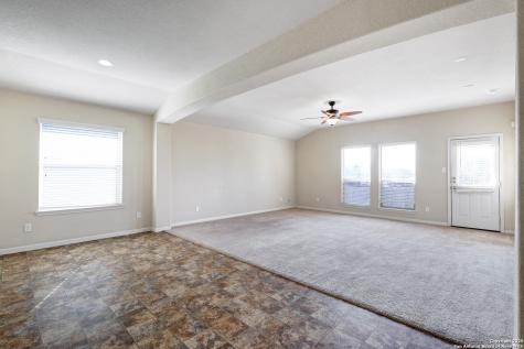4931 Badland Beacon Converse TX 78109