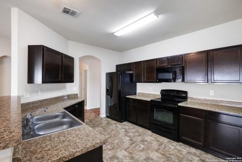 4931 Badland Beacon Converse TX 78109