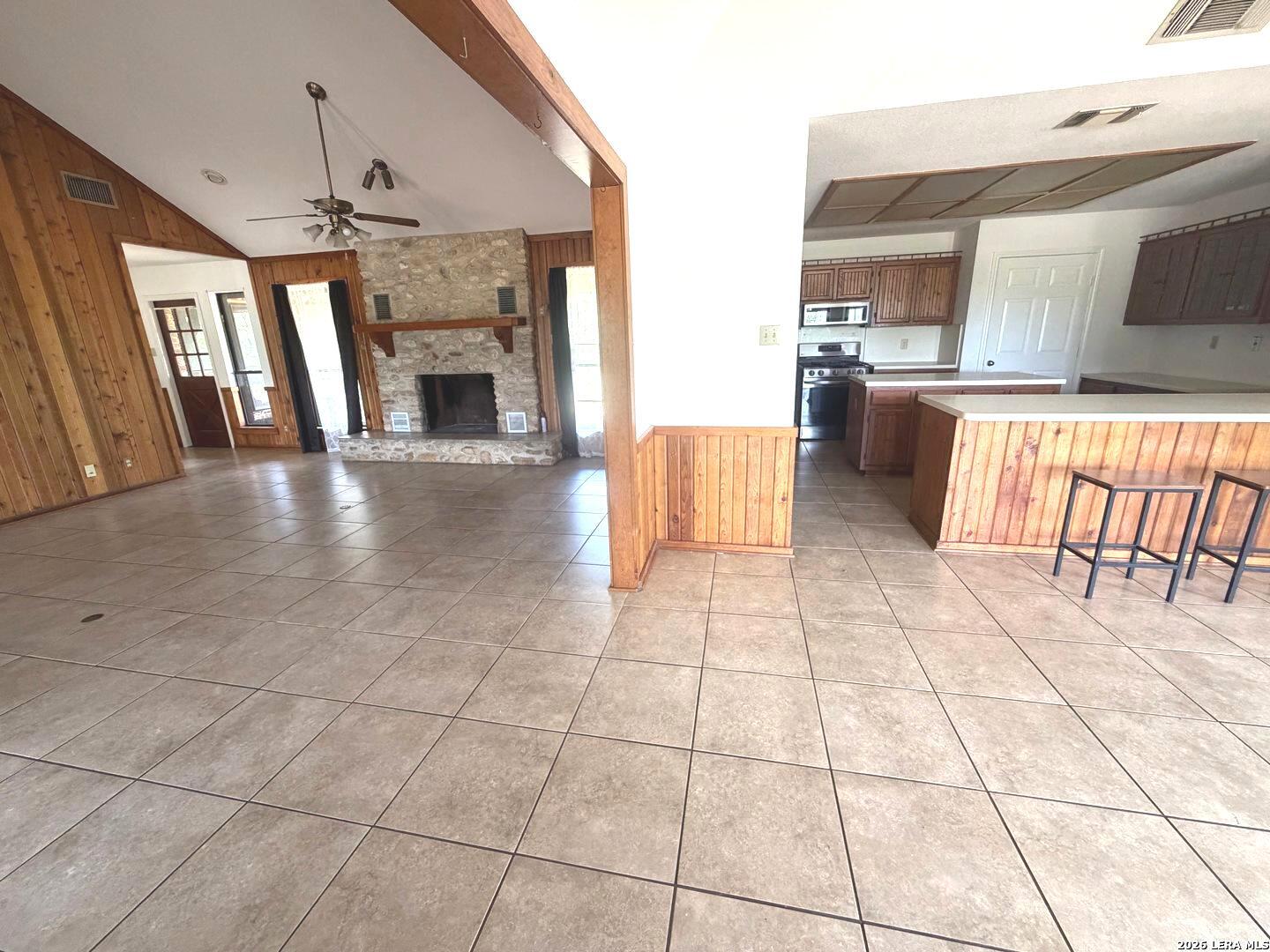 3590 County Road 5710 Devine TX 78016