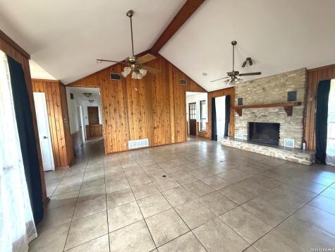 3590 County Road 5710 Devine TX 78016