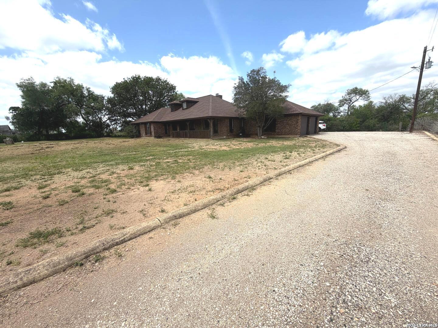 3590 County Road 5710 Devine TX 78016