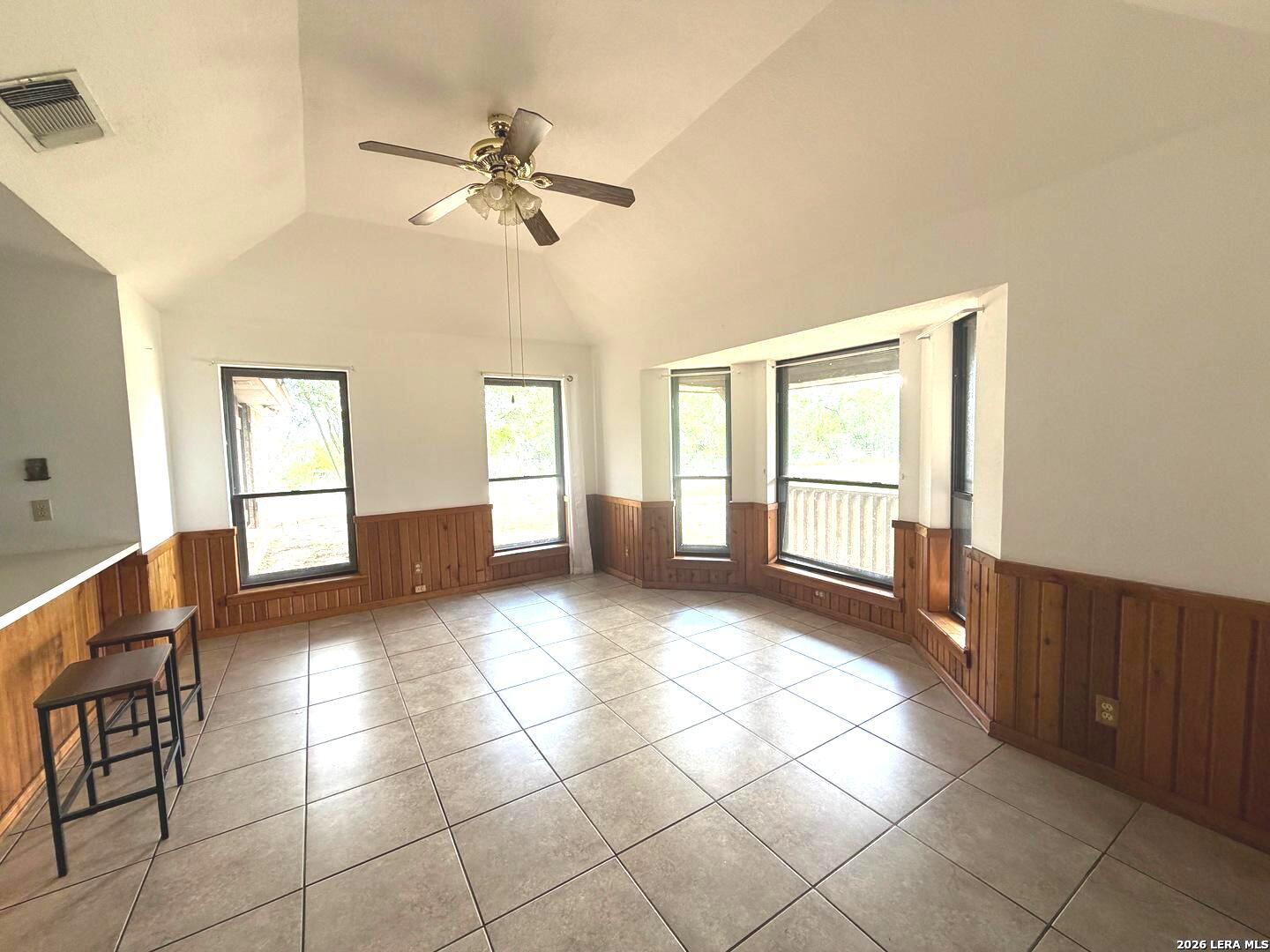 3590 County Road 5710 Devine TX 78016