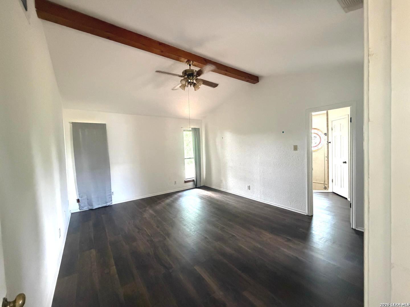 3590 County Road 5710 Devine TX 78016