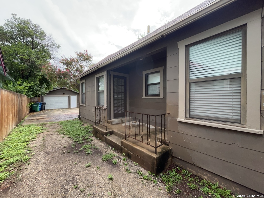 1910 W Kings Highway San Antonio TX 78201