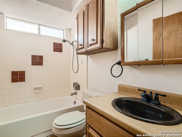 13806 Brays Forest San Antonio TX 78217