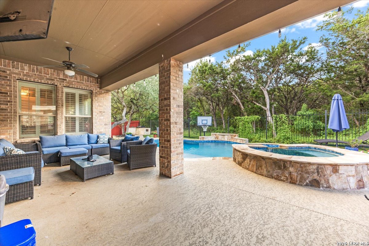 10515 Alcantara Helotes TX 78023