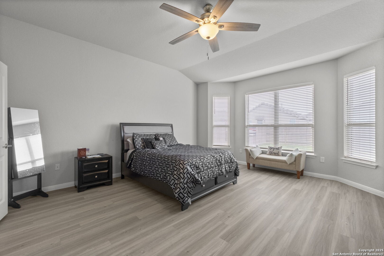 5806 Larkspur San Antonio TX 78218