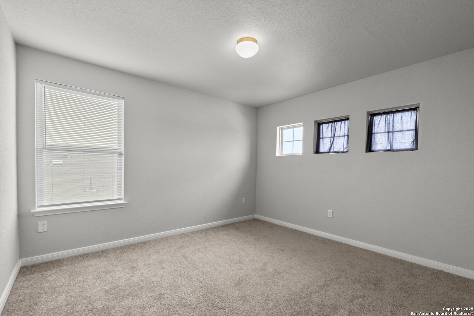 5806 Larkspur San Antonio TX 78218