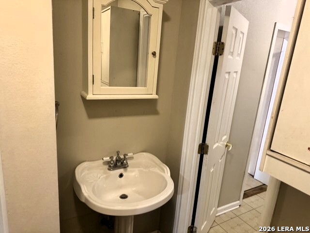 1093 E County Road 5718 Natalia TX 78059