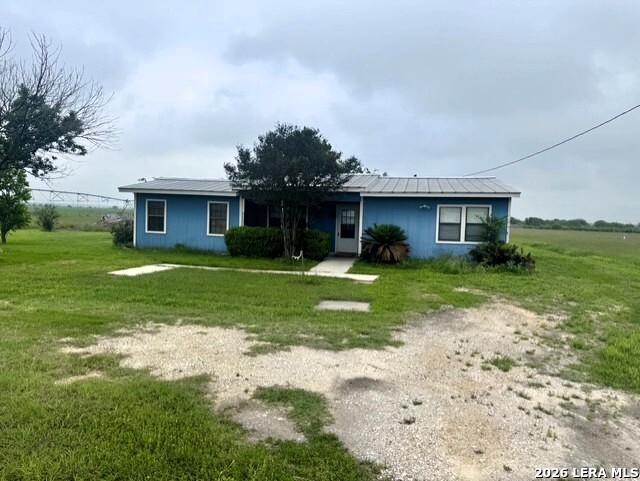 1093 E County Road 5718 Natalia TX 78059