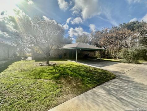 132 S Mansfield Street Pleasanton TX 78064