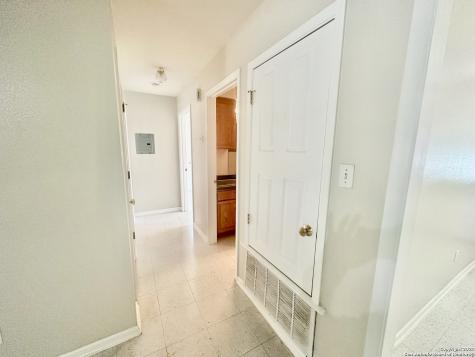 132 S Mansfield Street Pleasanton TX 78064