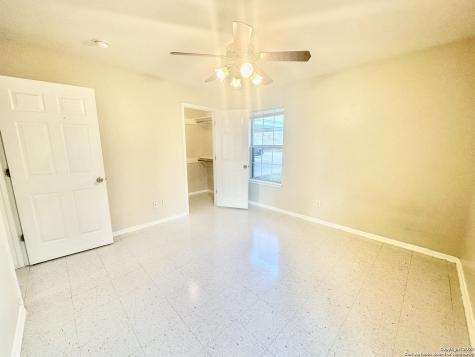 132 S Mansfield Street Pleasanton TX 78064