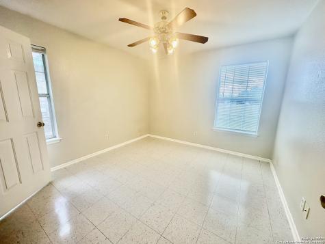 132 S Mansfield Street Pleasanton TX 78064