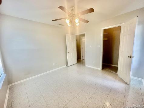132 S Mansfield Street Pleasanton TX 78064