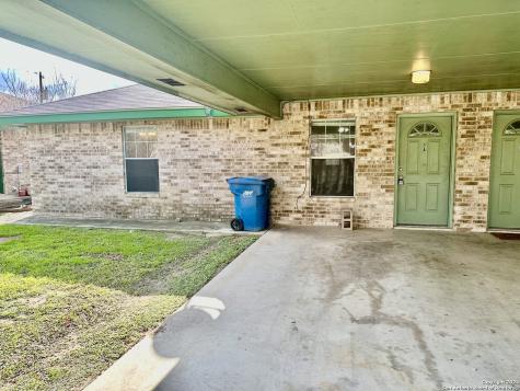 132 S Mansfield Street Pleasanton TX 78064
